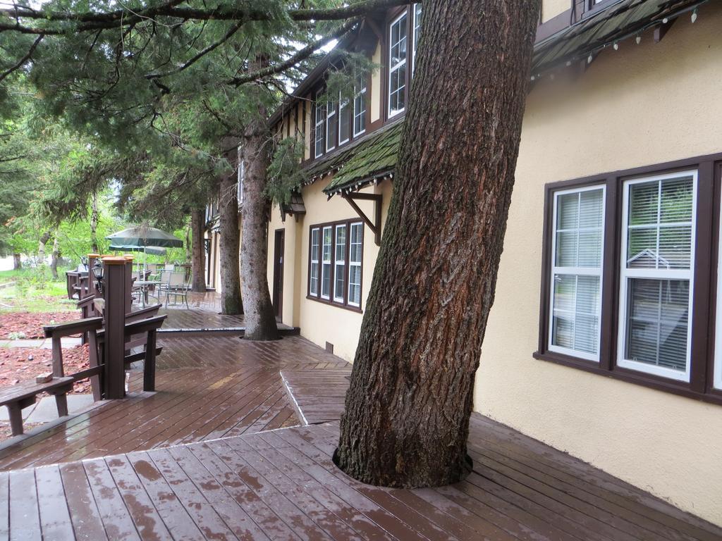 Crandell Mountain Lodge Waterton Park Eksteriør bilde