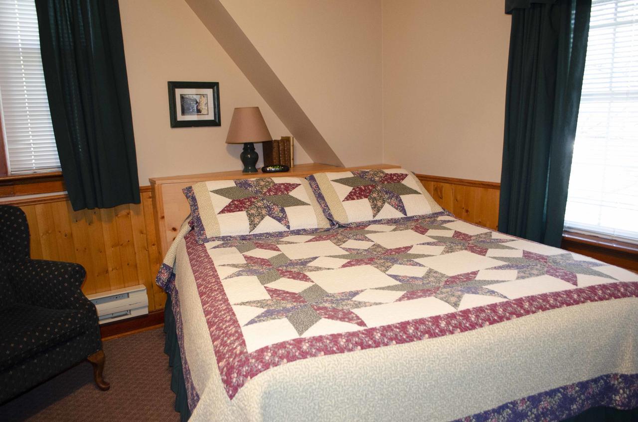 Crandell Mountain Lodge Waterton Park Eksteriør bilde
