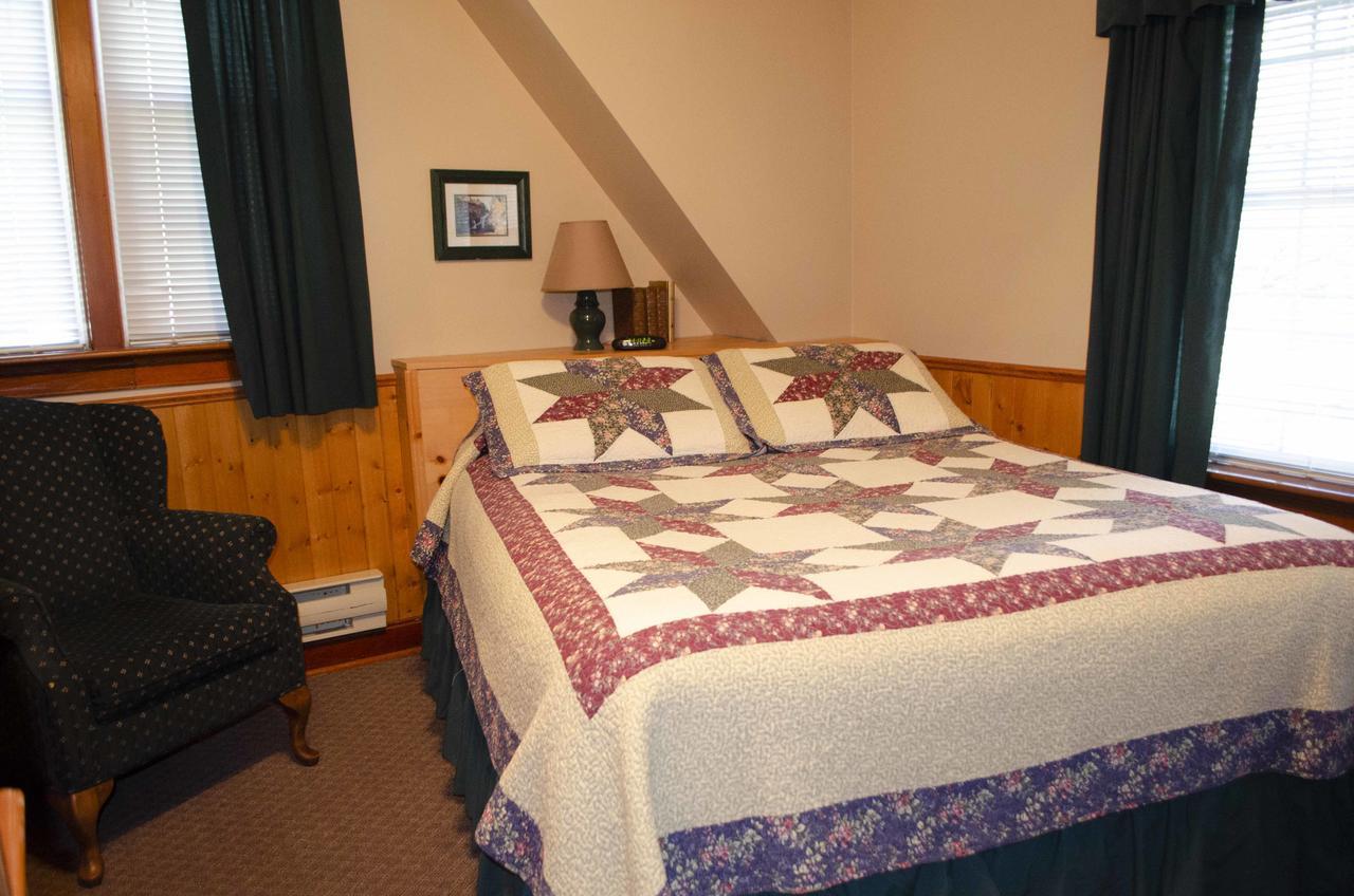 Crandell Mountain Lodge Waterton Park Eksteriør bilde