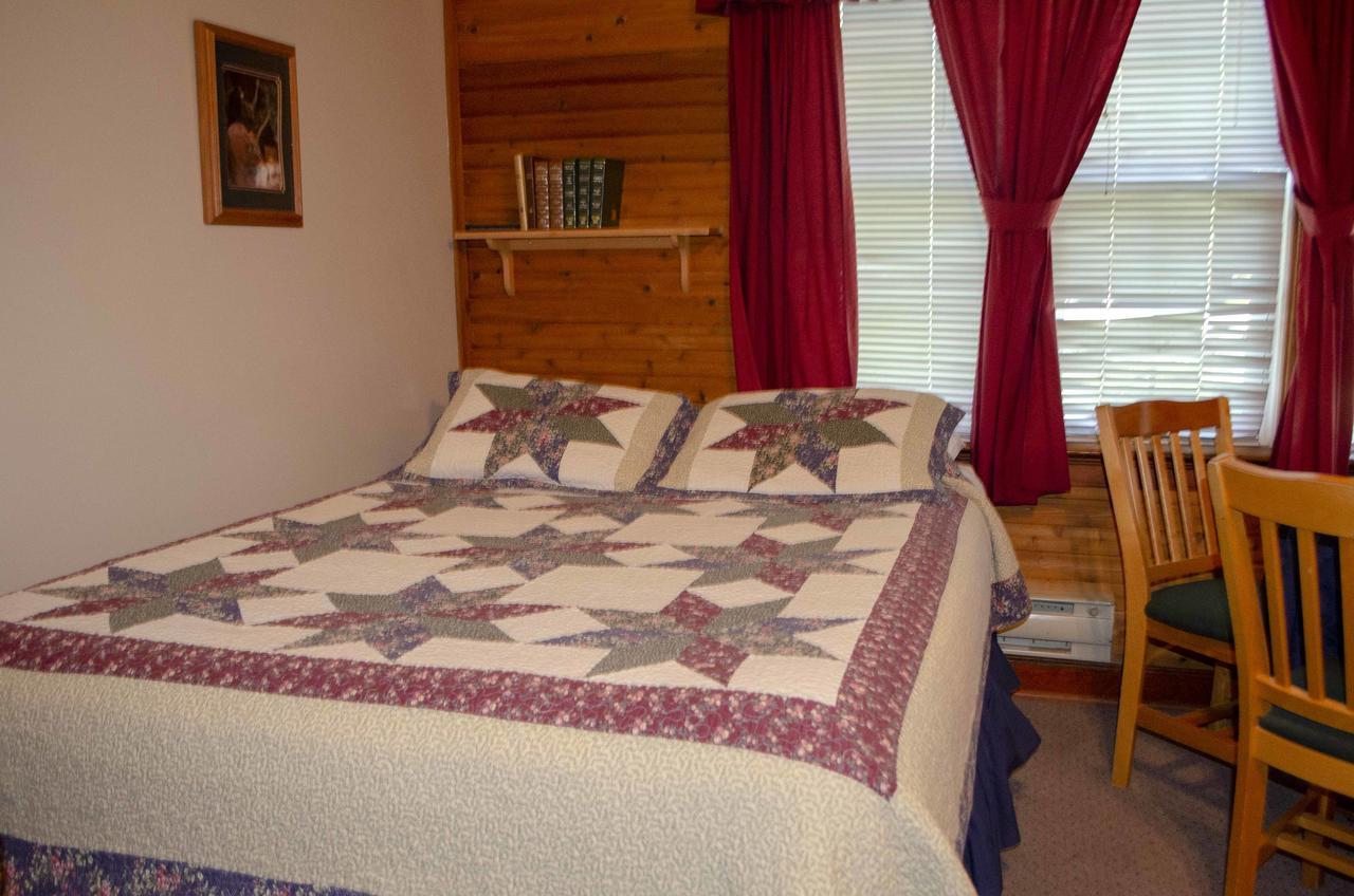 Crandell Mountain Lodge Waterton Park Eksteriør bilde