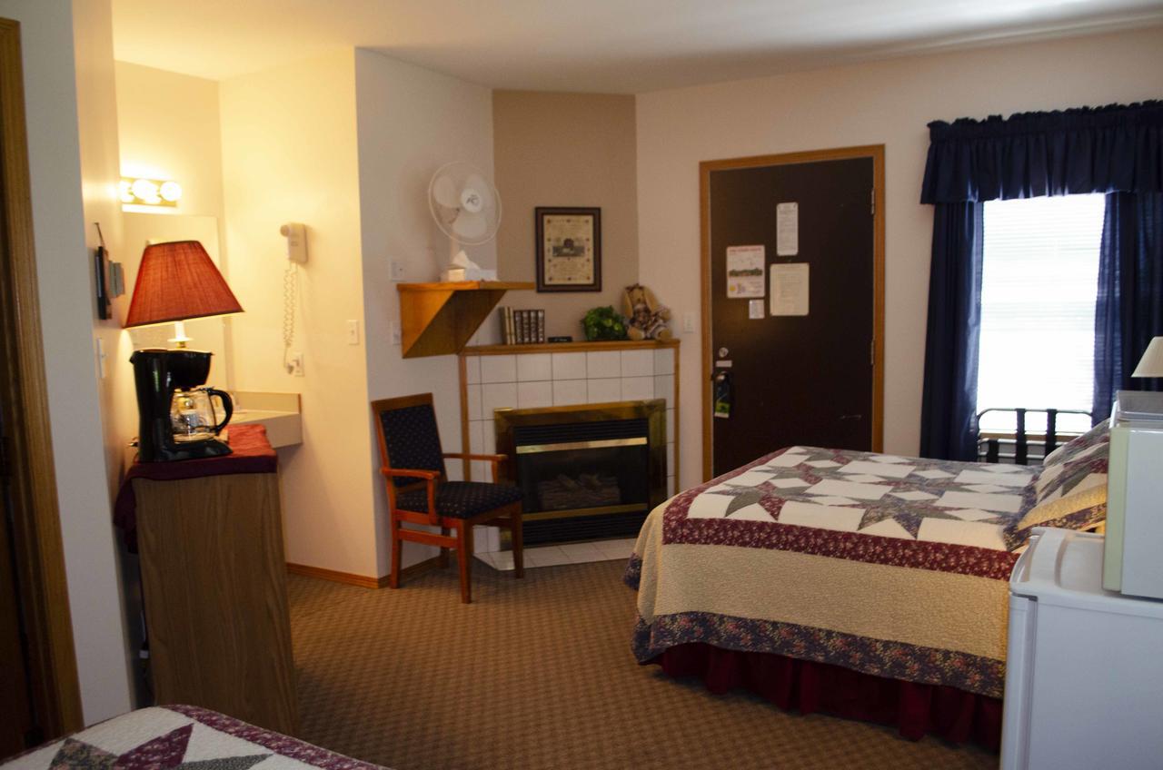 Crandell Mountain Lodge Waterton Park Eksteriør bilde