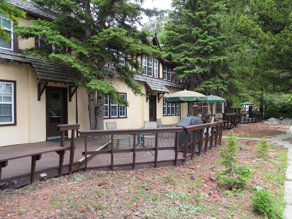 Crandell Mountain Lodge Waterton Park Eksteriør bilde