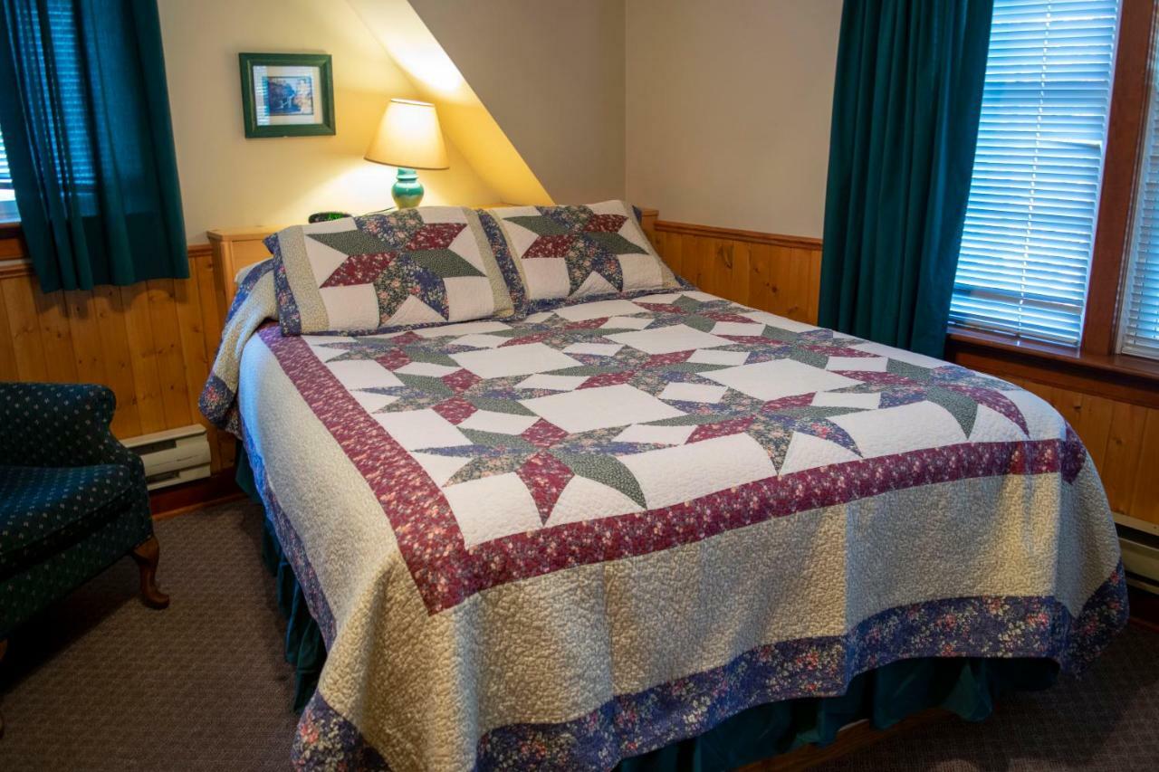 Crandell Mountain Lodge Waterton Park Eksteriør bilde