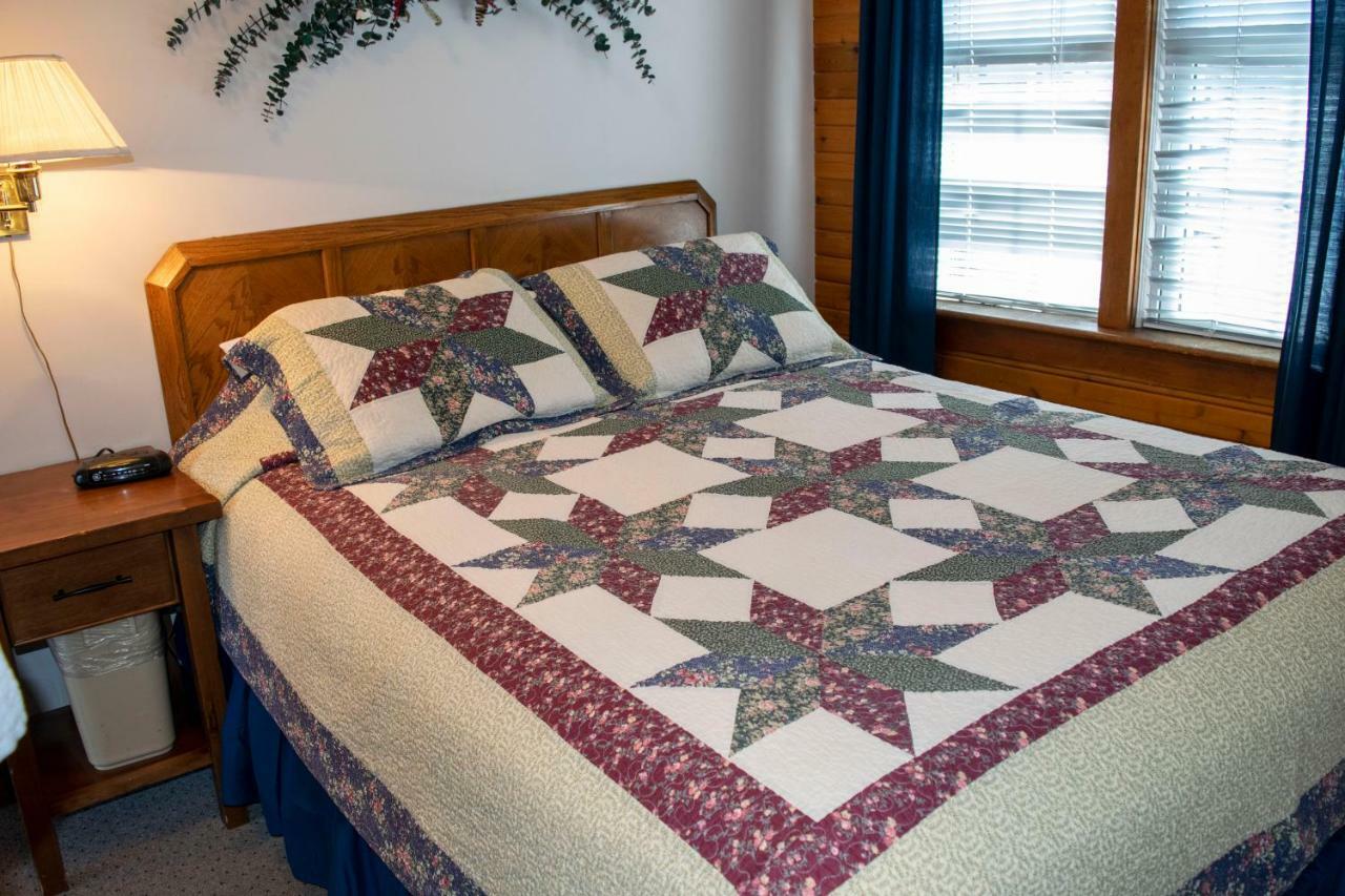 Crandell Mountain Lodge Waterton Park Eksteriør bilde