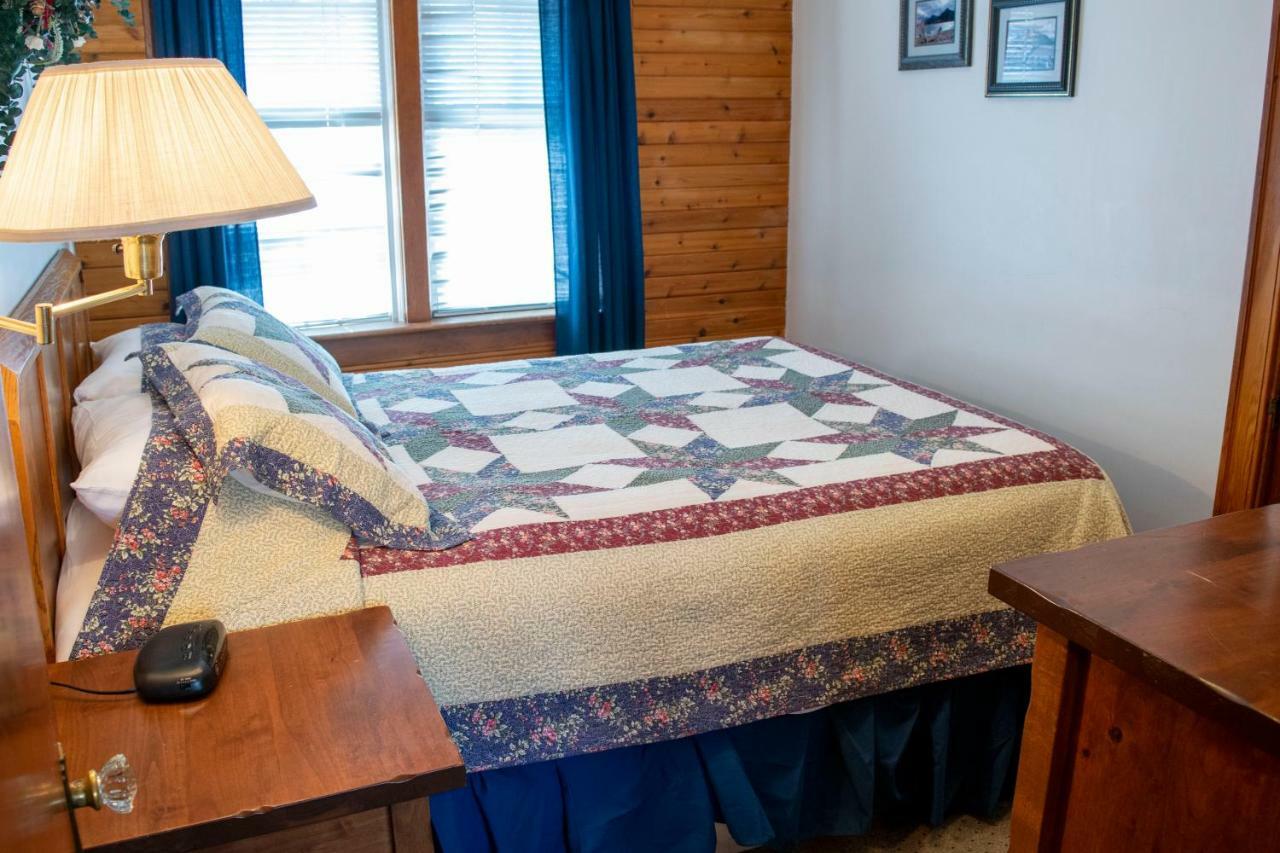 Crandell Mountain Lodge Waterton Park Eksteriør bilde