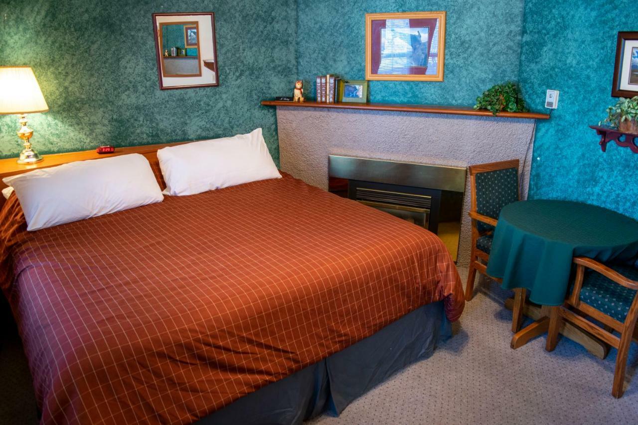 Crandell Mountain Lodge Waterton Park Eksteriør bilde
