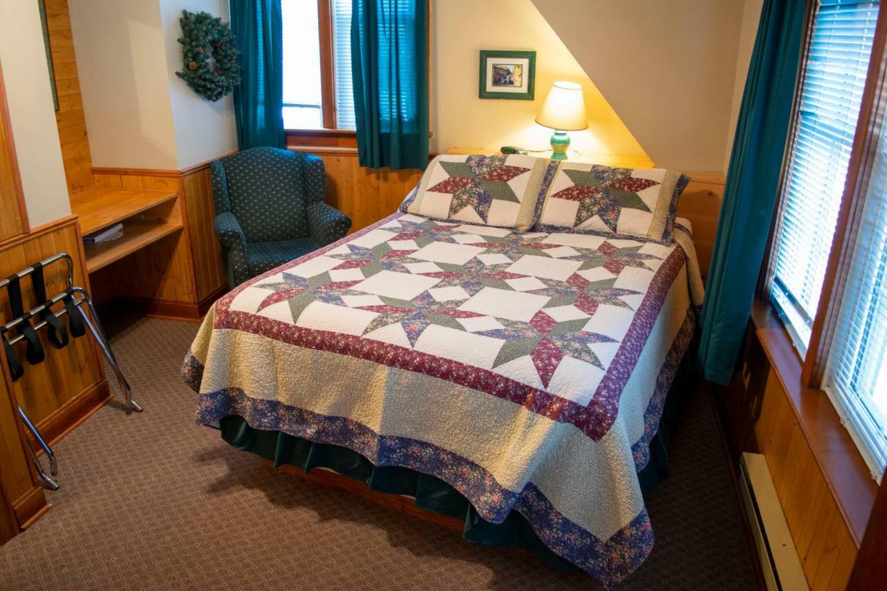 Crandell Mountain Lodge Waterton Park Eksteriør bilde