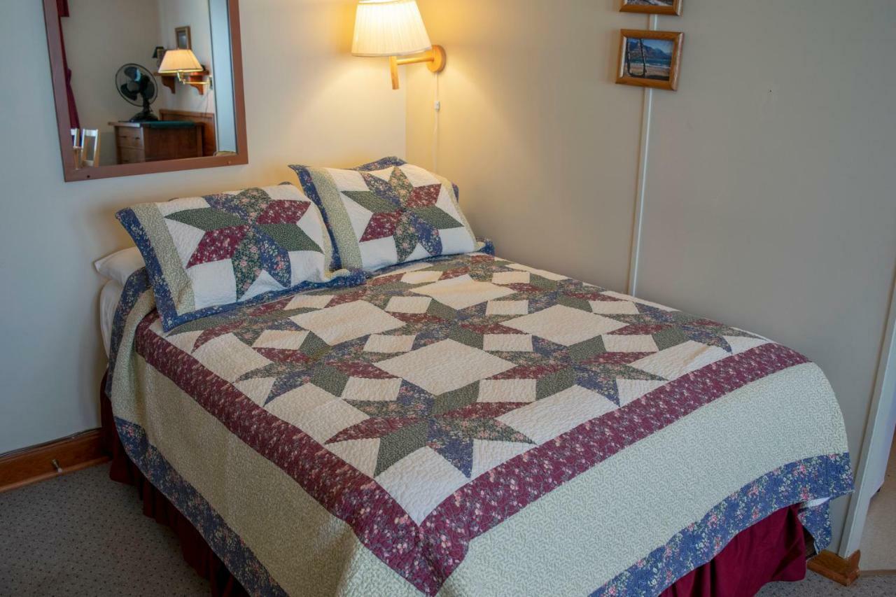 Crandell Mountain Lodge Waterton Park Eksteriør bilde