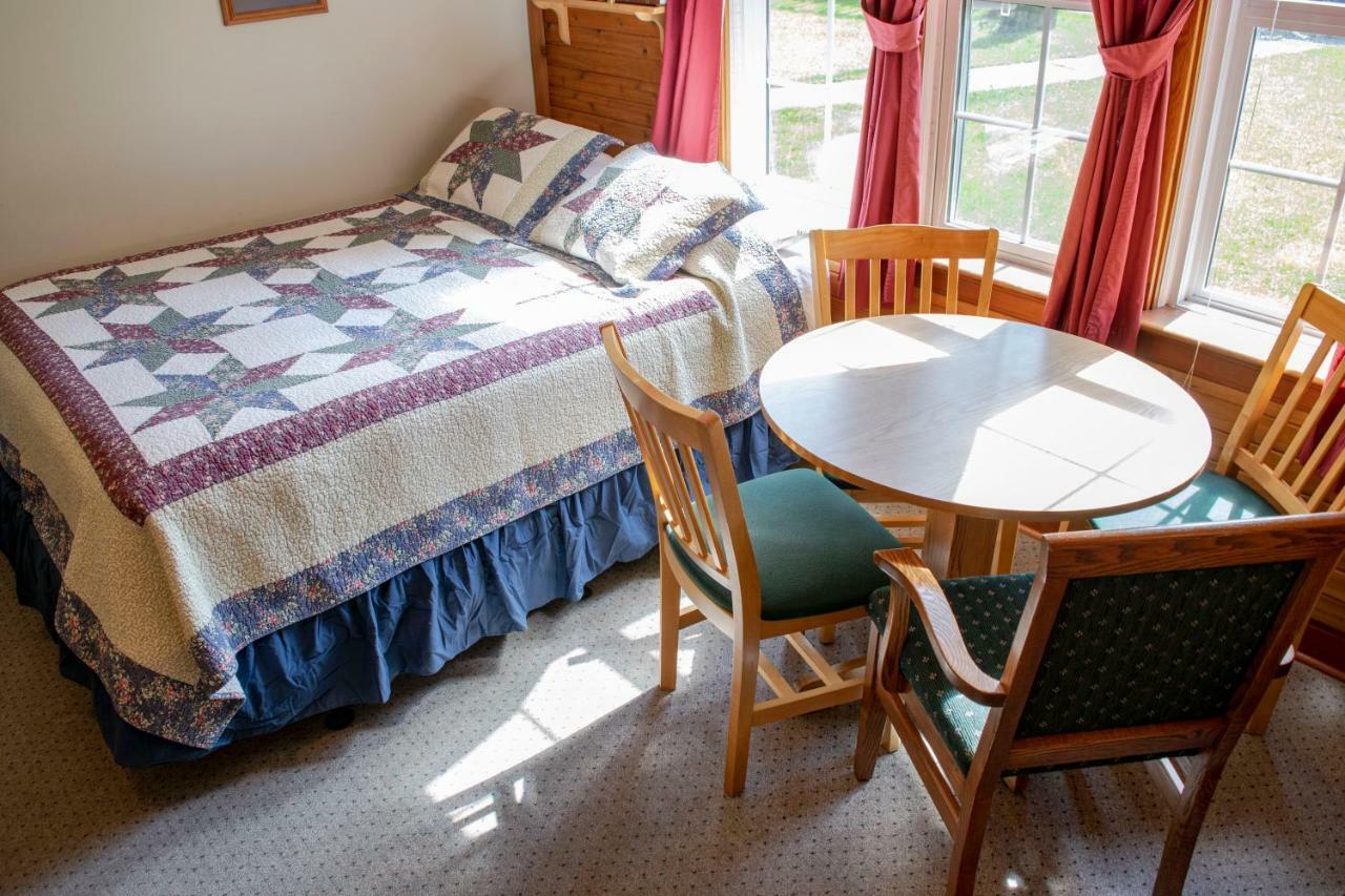 Crandell Mountain Lodge Waterton Park Eksteriør bilde